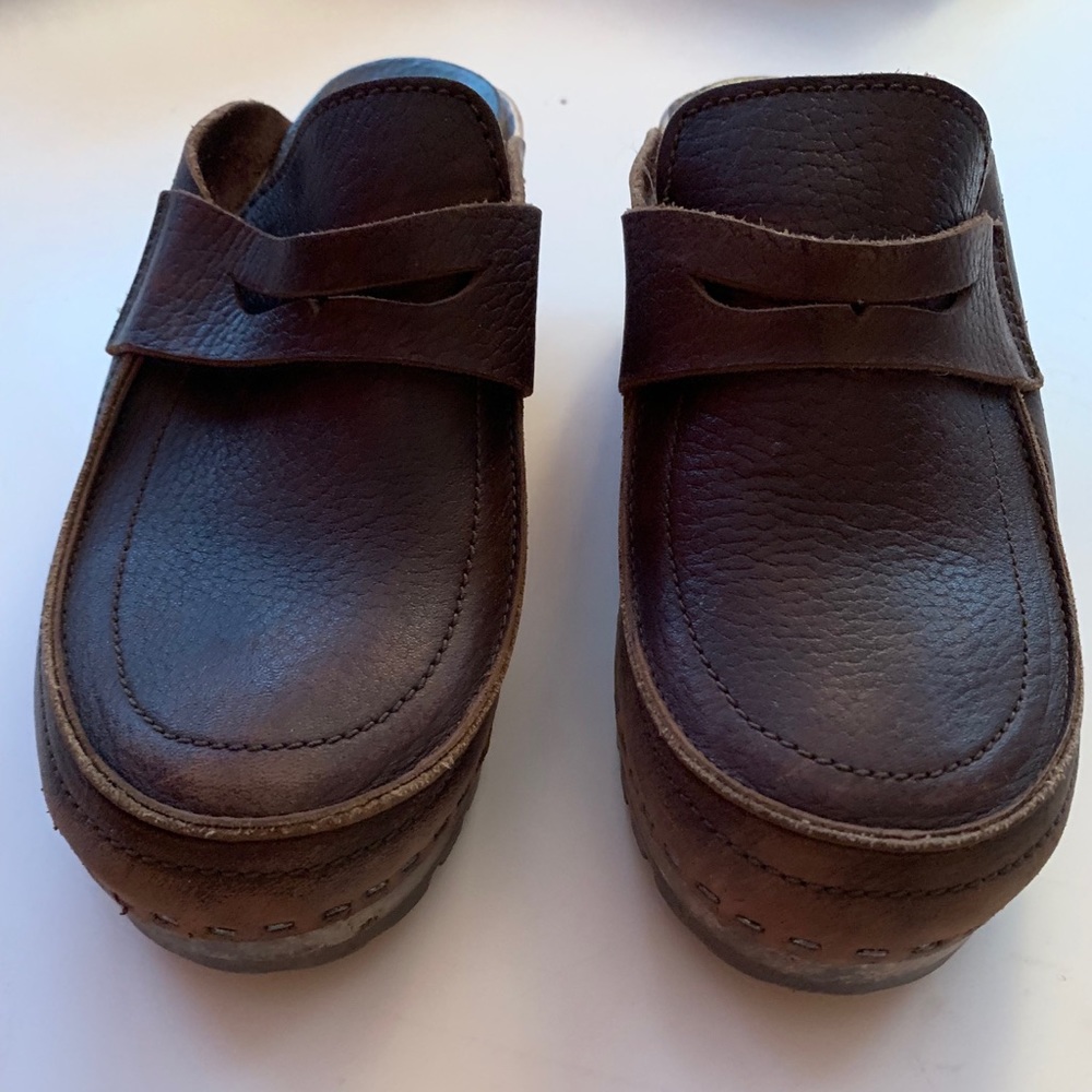 Eddie Bauer Classic Vintage Leather Clogs - Picture 2 of 5
